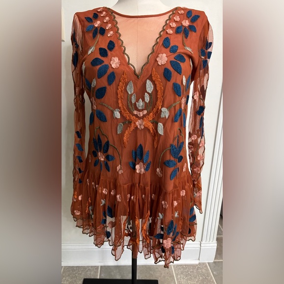 FREE PEOPLE HEARTS ARE WILD MINI EMBROIDERED DRESS RUST SMALL BOHO FESTIVAL - Picture 2 of 14